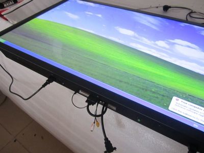 深圳厂家直销 47寸超窄边上下盖一体式壁挂广告机全解析